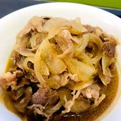 รูปของ 牛こま切れと玉ねぎのサッと煮