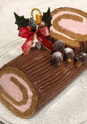 ピンクが可愛い！ブッシュドノエル✯ -レシピのメイン写真