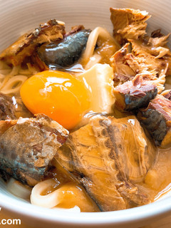 冷凍うどんと缶詰めで!サバ玉バターうどん-レシピのメイン写真