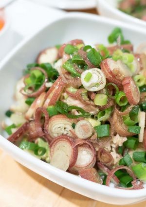 薬味をどっさりかける大人のアボカド-レシピのメイン写真