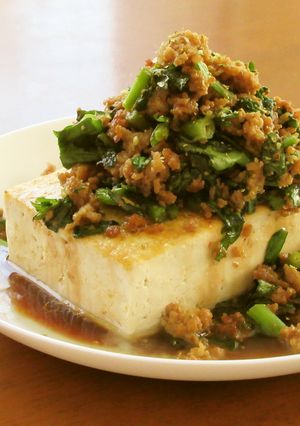 豆腐ステーキ　豚ひき肉と春菊の山椒ソース-レシピのメイン写真