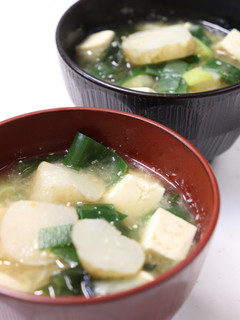 菊芋・ワカメ・長ねぎ・豆腐の味噌汁-レシピのメイン写真