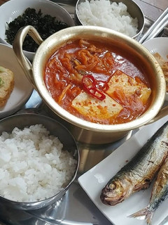 簡単に本場の ツナ キムチチゲ-レシピのメイン写真