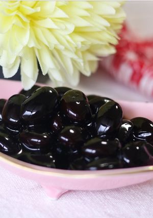 黒砂糖で真っ黒ツヤツヤ圧力鍋で時短黒豆煮-レシピのメイン写真