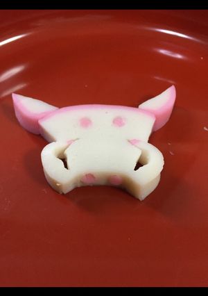 かまぼこ屋の干支かまぼこいのし飾り切り-レシピのメイン写真
