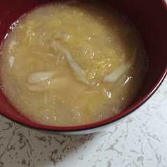รูปของ ごま風味☆舞茸とキャベツのお味噌汁☆