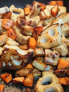 美味です✨鶏もも肉と根菜の酢醤油蒸し炒め-レシピのメイン写真