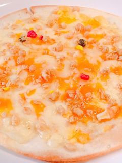 朝食!簡単☆チーズと蜂蜜のグラノーラピザ-レシピのメイン写真
