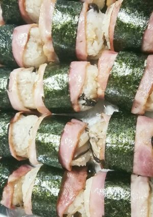 炊き込みご飯のベーコン巻きおにぎり-レシピのメイン写真