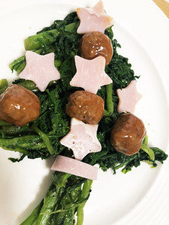 春菊の胡麻和えをクリスマスツリーに♡-レシピのメイン写真
