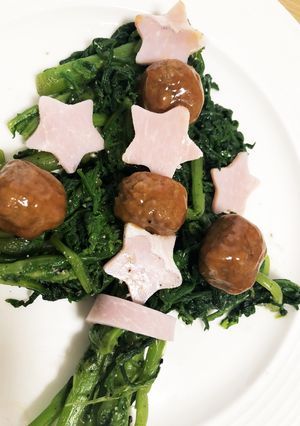 春菊の胡麻和えをクリスマスツリーに♡-レシピのメイン写真