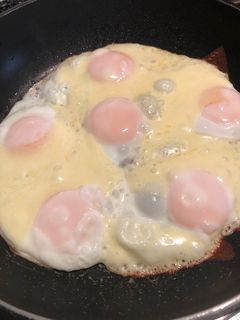 簡単☆チーズのせ目玉焼き(๑>◡<๑)-レシピのメイン写真