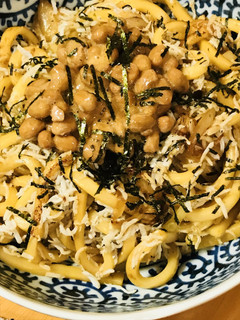 納豆のせ●しらす焼きうどん-レシピのメイン写真