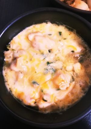 玉ねぎと豆苗と鶏もも肉のチーズとじ-レシピのメイン写真