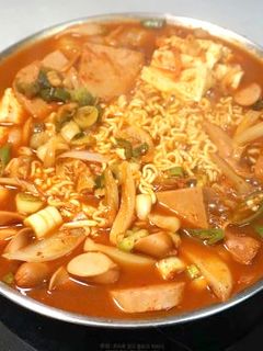 韓国で習った本場の韓国料理“プデチゲ”-レシピのメイン写真