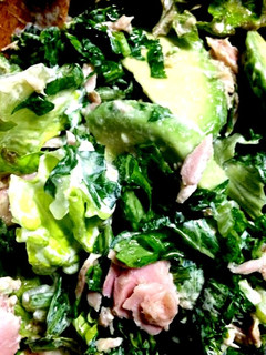セロリの葉っぱとアボカドのグリーンサラダ-レシピのメイン写真
