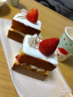 乗せるだけで簡単!カステラでイチゴケーキ-レシピのメイン写真