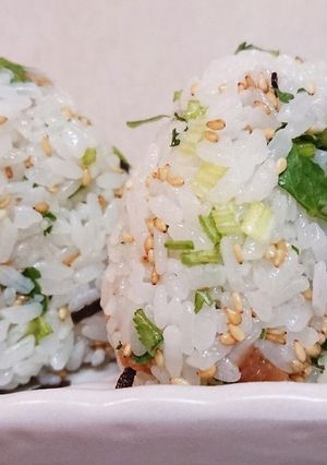 ぱくぱくパクチーおにぎり-レシピのメイン写真