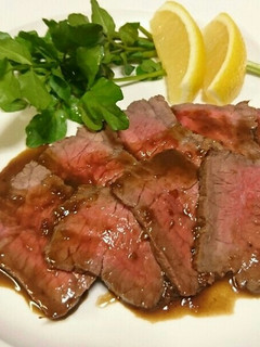 ローストビーフ たまねぎのソース添え-レシピのメイン写真