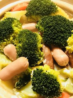 洋風コンソメ&チーズ鍋☆ソーセージ寄せ鍋-レシピのメイン写真