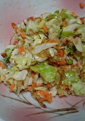キャベツとキャロットの梅鰹マヨサラダ-レシピのメイン写真