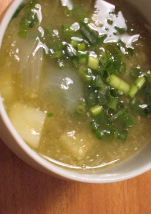 とろろ昆布で、普通の味噌汁も大変身！-レシピのメイン写真