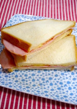 簡単！ピザ用チーズとハムのサンドイッチ-レシピのメイン写真