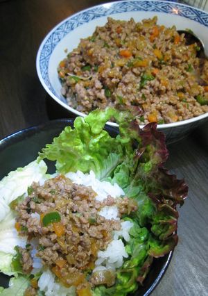 簡単そぼろで✿サラダ菜巻きご飯-レシピのメイン写真