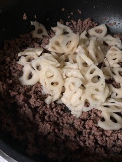 ひき肉とれんこんそぼろ-レシピのメイン写真