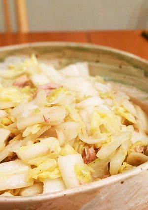 大量白菜はツナとアンチョビで炒めて食う！-レシピのメイン写真