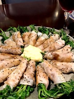 簡単!黒胡椒がアクセント!豆苗の豚肉巻き-レシピのメイン写真