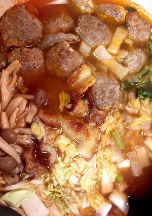 肉団子のトマトスープ鍋 中はお楽しみ！-レシピのメイン写真