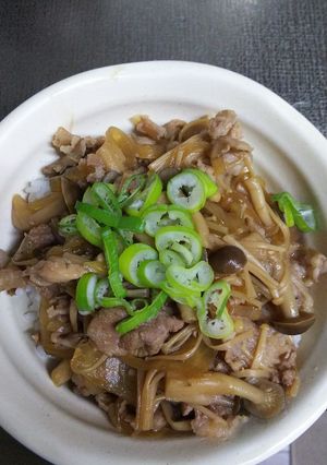 シャキシャキきのこ豚肉丼-レシピのメイン写真
