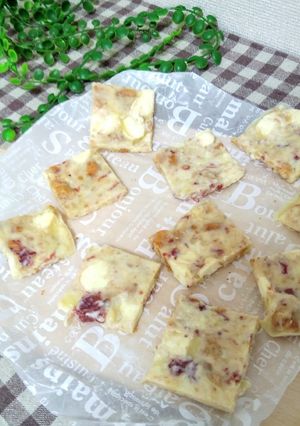 ストロベリーチーズケーキ風＊白い生チョコ-レシピのメイン写真