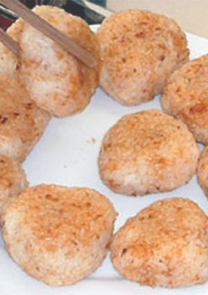 ピリ辛そぼろ入り焼きおにぎり-レシピのメイン写真