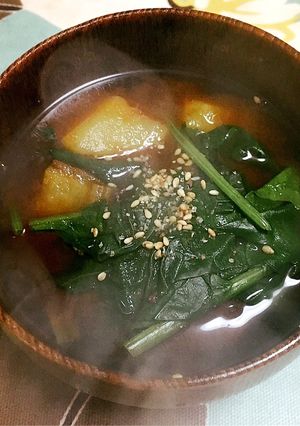 さつまいもとほうれん草の赤だし♪-レシピのメイン写真