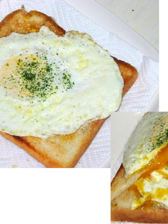 半熟卵がくっ付いちゃった♡目玉焼トースト-レシピのメイン写真