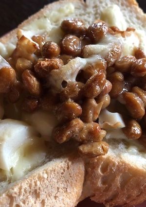 納豆とチクワのチーズとりーりトースト-レシピのメイン写真