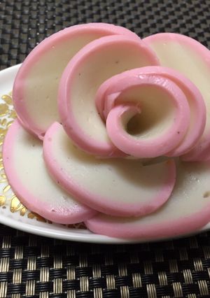 簡単ペットボトル蓋で作る薔薇かまぼこ飾り-レシピのメイン写真
