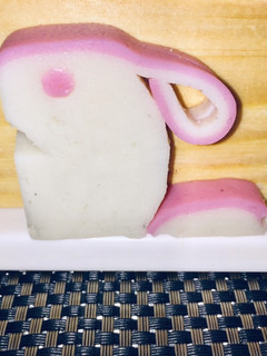 縁起良い立ちうさぎかまぼこ飾り切り-レシピのメイン写真
