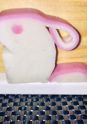 縁起良い立ちうさぎかまぼこ飾り切り-レシピのメイン写真
