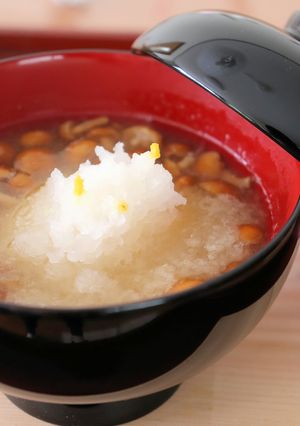 ヘルシー♪なめこ大根卸しでみそ味の雑煮-レシピのメイン写真