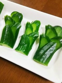意外と簡単、きゅうりの飾り切り(松)。-レシピのメイン写真