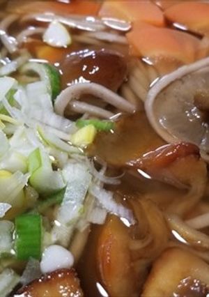 開きナメコとヌメリスギタケの年越し蕎麦-レシピのメイン写真