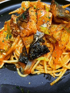 焼き鯖とごぼうの漁師風トマトソースパスタ-レシピのメイン写真