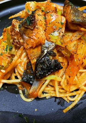焼き鯖とごぼうの漁師風トマトソースパスタ-レシピのメイン写真