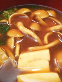 簡単絶品・なめこと豆腐の赤だし味噌汁-レシピのメイン写真