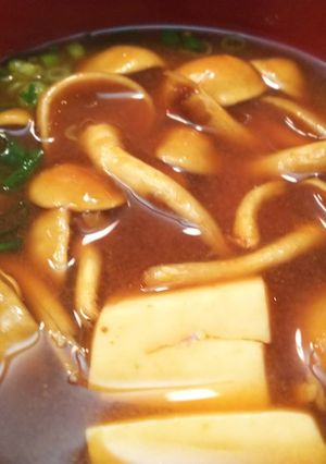 簡単絶品・なめこと豆腐の赤だし味噌汁-レシピのメイン写真