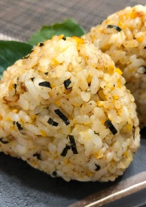 ☆やみつきおにぎり！のりたまバター♪-レシピのメイン写真