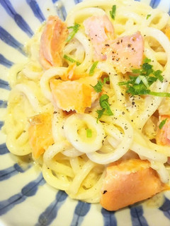 ホワイトソースであえる甘塩鮭のうどん-レシピのメイン写真